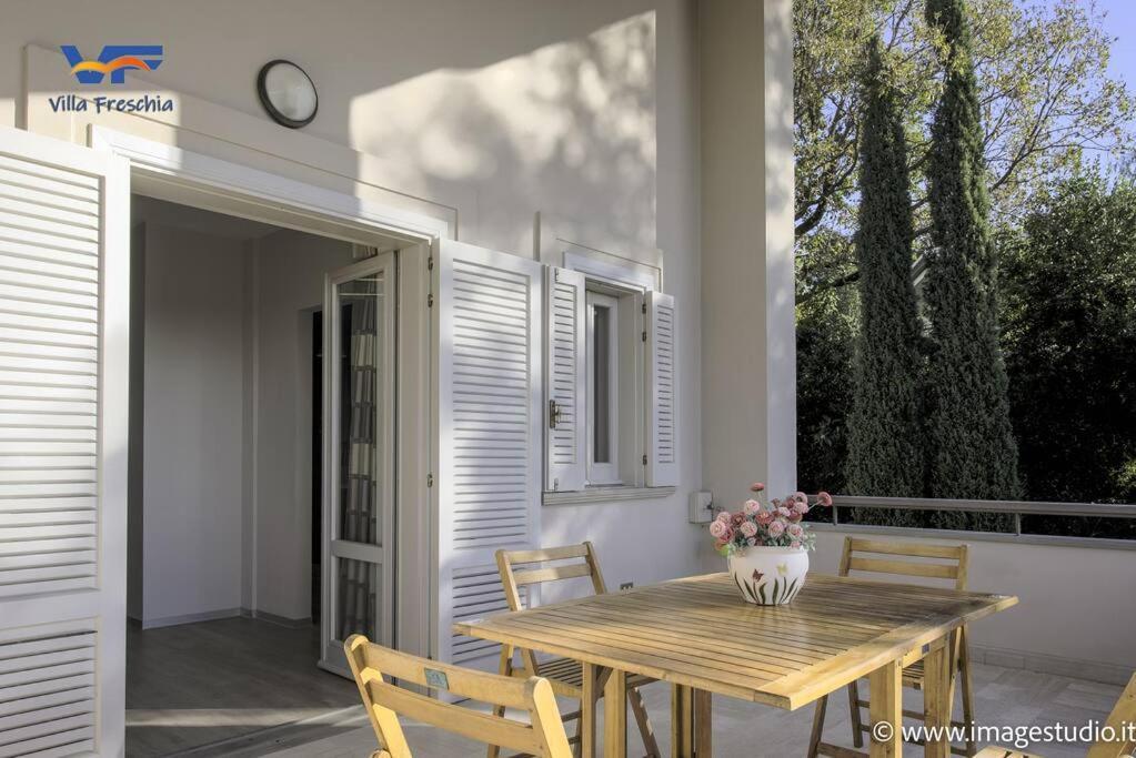 Villa Freschia Minturno Bagian luar foto